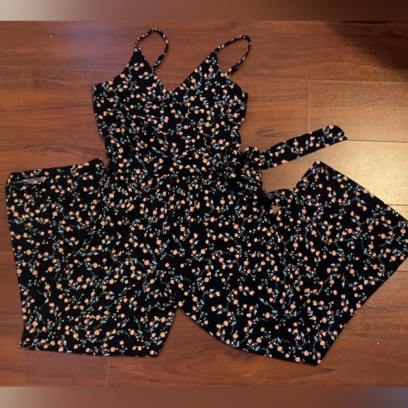 Kaileigh Floral Black Wide Leg Jumpsuit Small Petite Casual Dressy Outfit NWOT - Picture 3 of 11